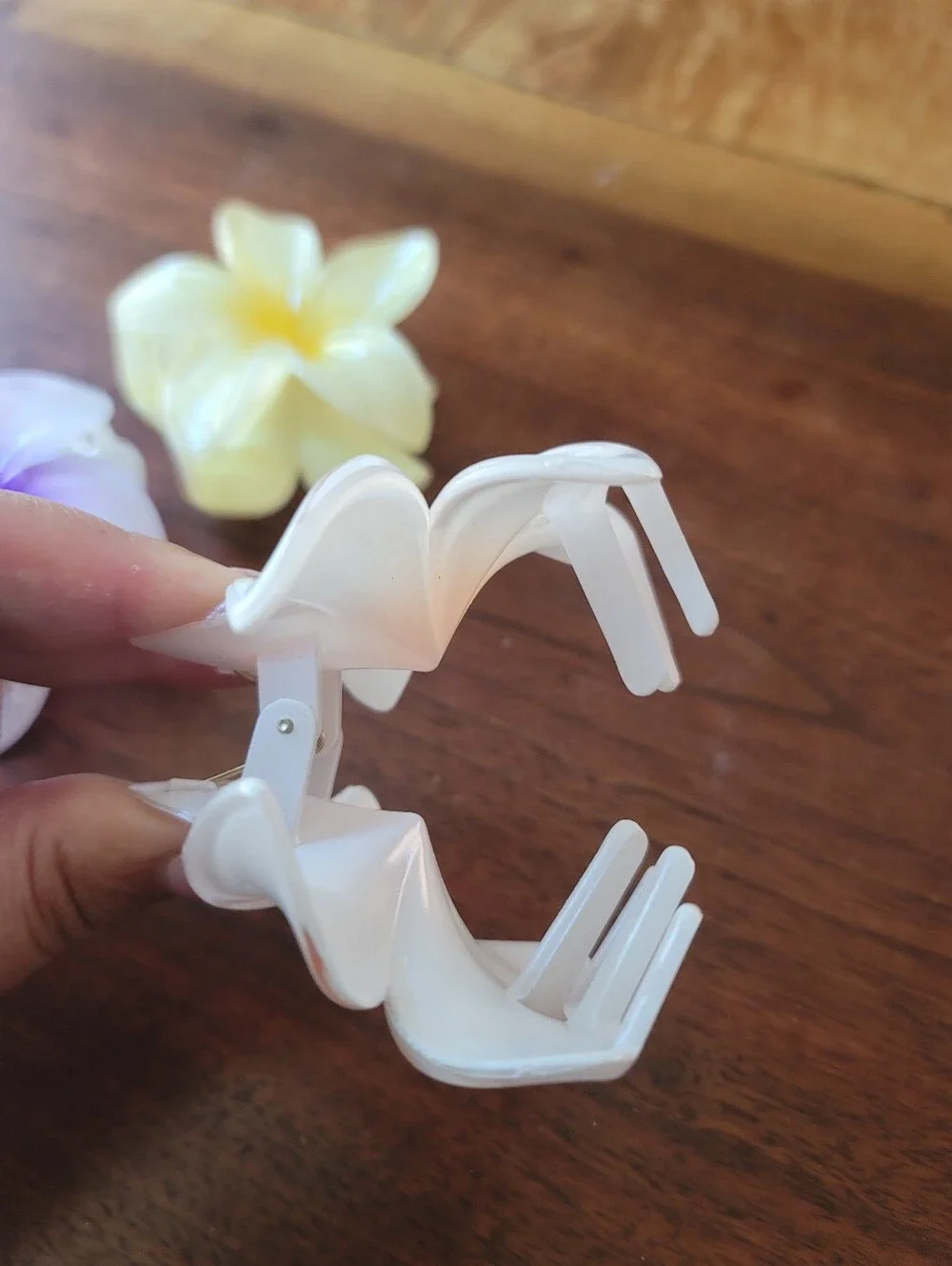 Hawaiian Flower Claw Clips Set Of 3 NWOT